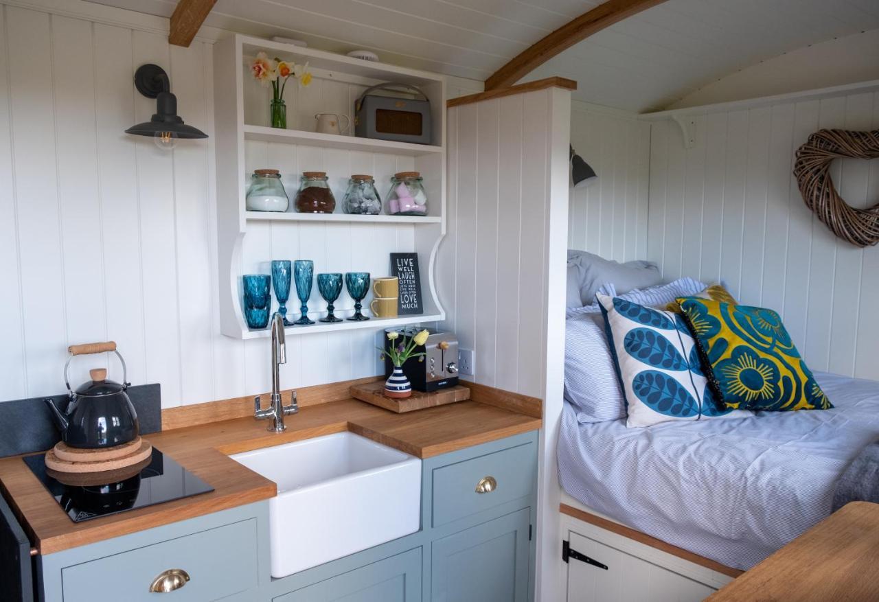 Luxury Shepherd'S Hut On Flower Farm With Outdoor Bath In Mid Cornwall Truro Kültér fotó