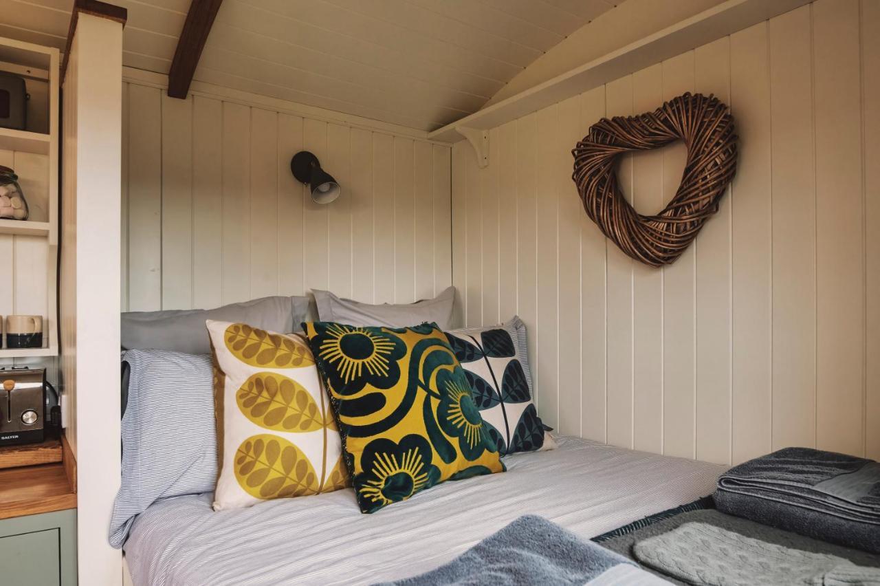 Luxury Shepherd'S Hut On Flower Farm With Outdoor Bath In Mid Cornwall Truro Kültér fotó