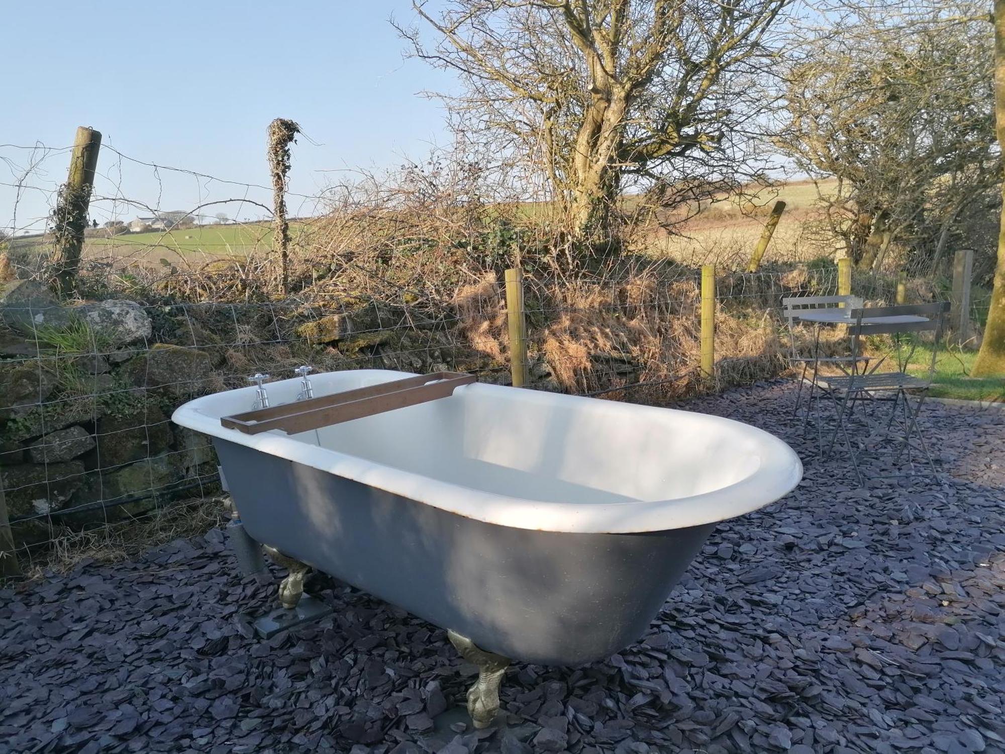 Luxury Shepherd'S Hut On Flower Farm With Outdoor Bath In Mid Cornwall Truro Kültér fotó