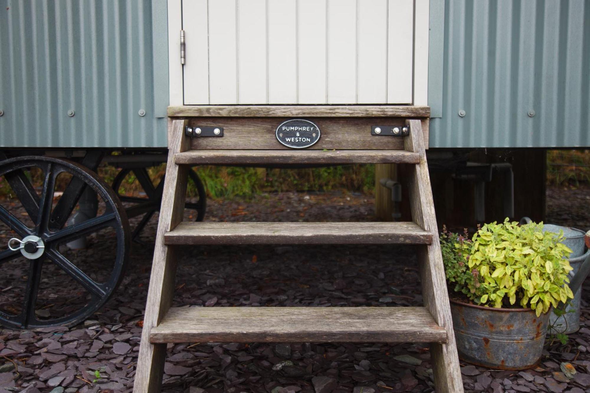 Luxury Shepherd'S Hut On Flower Farm With Outdoor Bath In Mid Cornwall Truro Kültér fotó